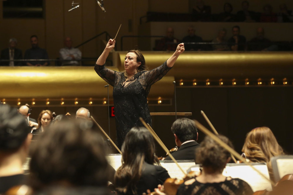 Simone Young conducts the New York Philharmonic at the David Geffen Hall. Photo by Caitlin Ochs.